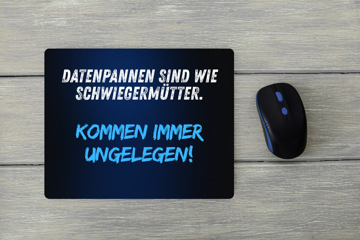Mousepad mit Spruch | Textil-Mousepad 23x19 cm | rutschfest & farbig bedruckt | Geschenk Büro Home Office Gaming | Schwiegermutter