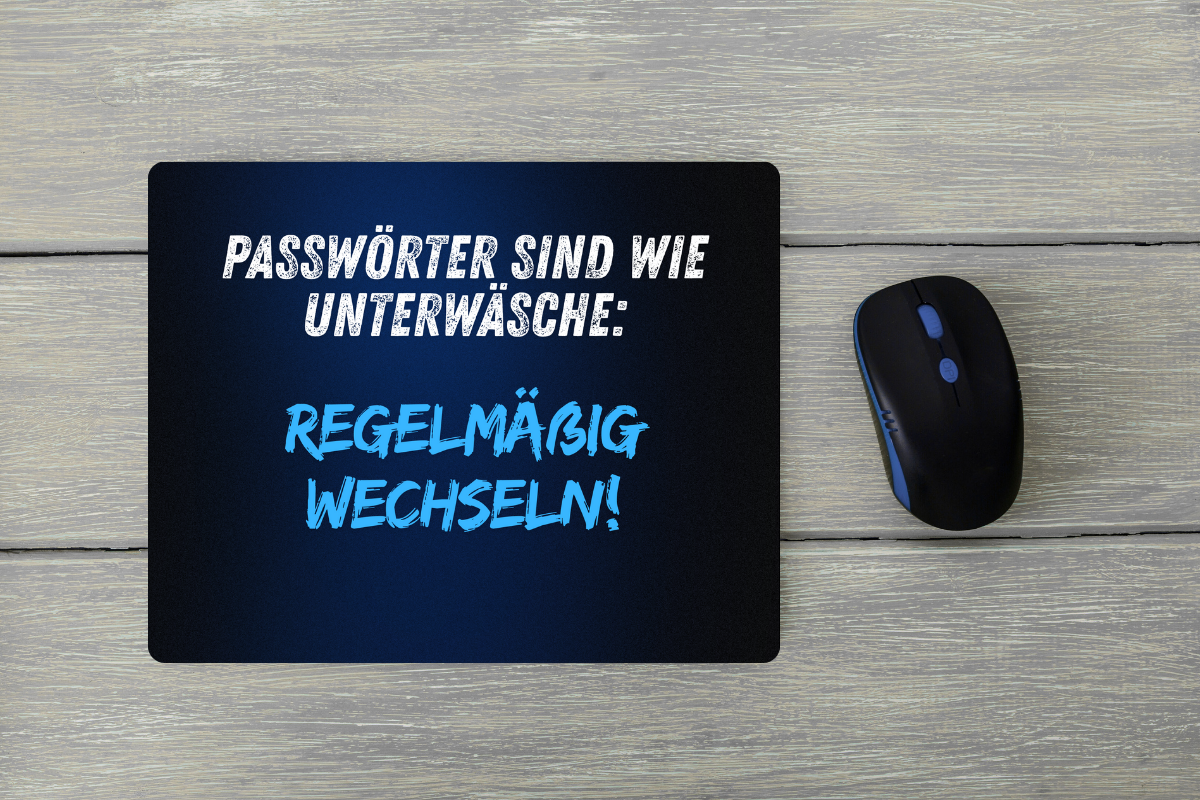 Mousepad mit Spruch | Textil-Mousepad 23x19 cm | rutschfest & farbig bedruckt | Geschenk Büro Home Office Gaming | Unterwäsche